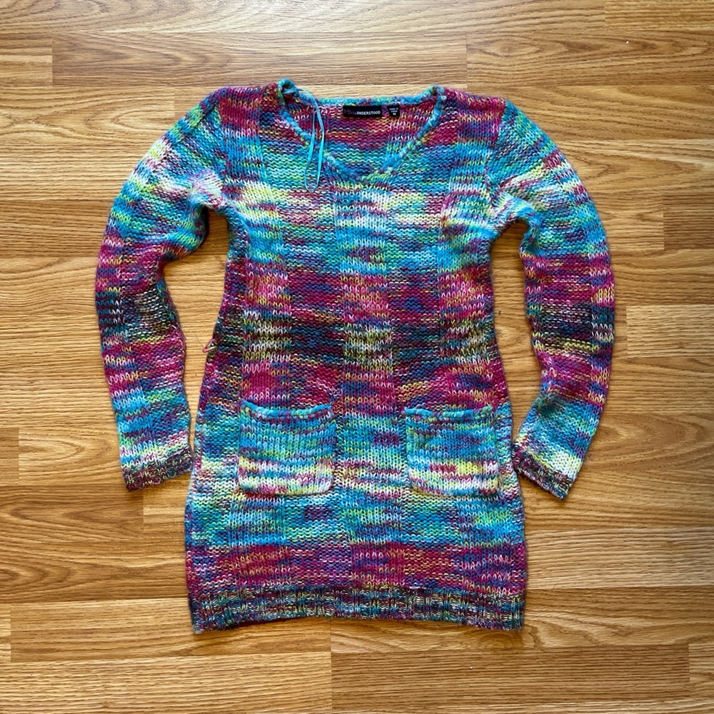 Multicolored knitted jumper with mini V-neckline & long sleeves, with 2 pockets